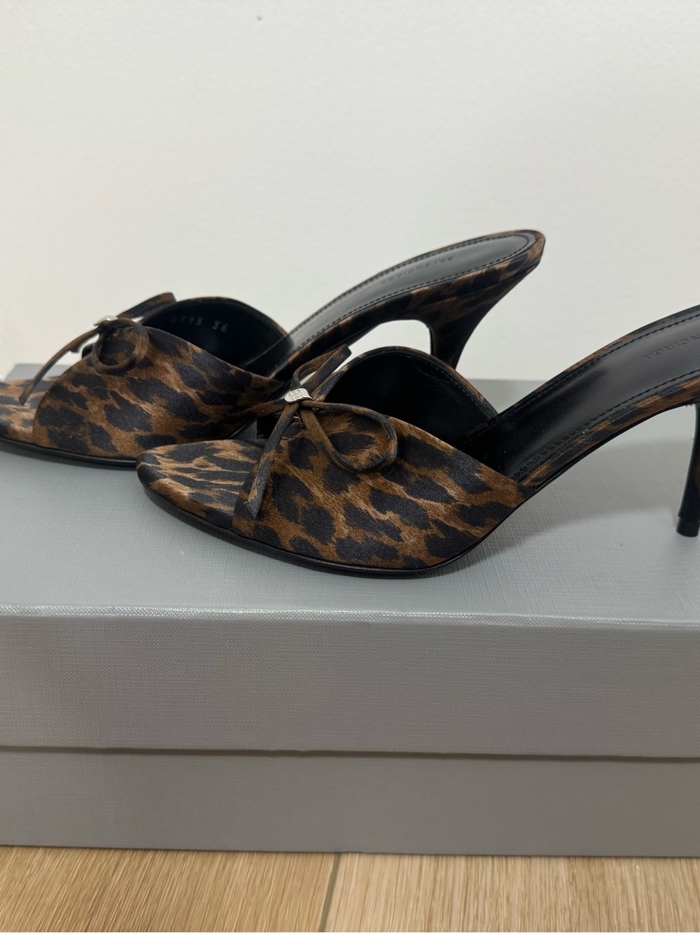New balenciaga mules in leopard print - Picture 6 of 7